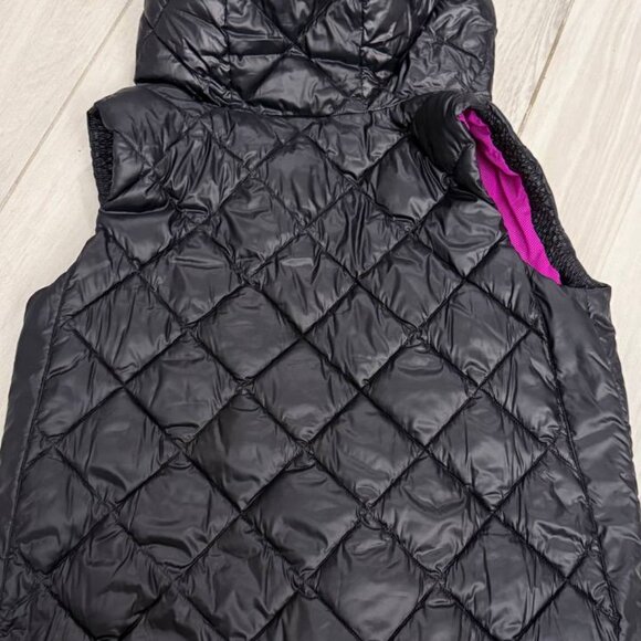 🔥 DKNY SPORT Quilted Puffer Vest – Reversible, Cozy & Stylish! - Picture 9 of 14